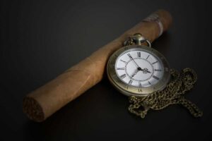 sigaro e un orologio da taschino