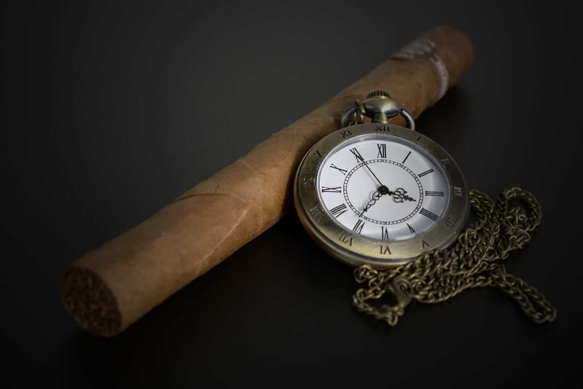 sigaro e un orologio da taschino