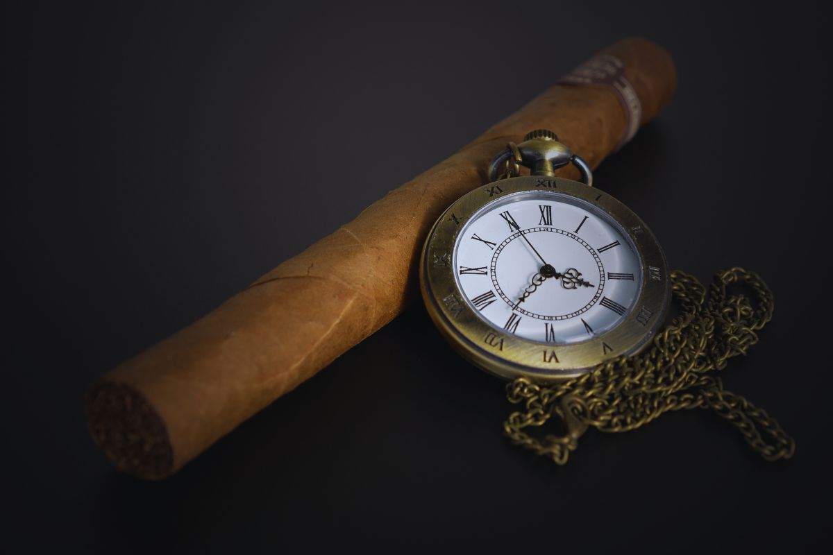 sigari e un orologio da taschino